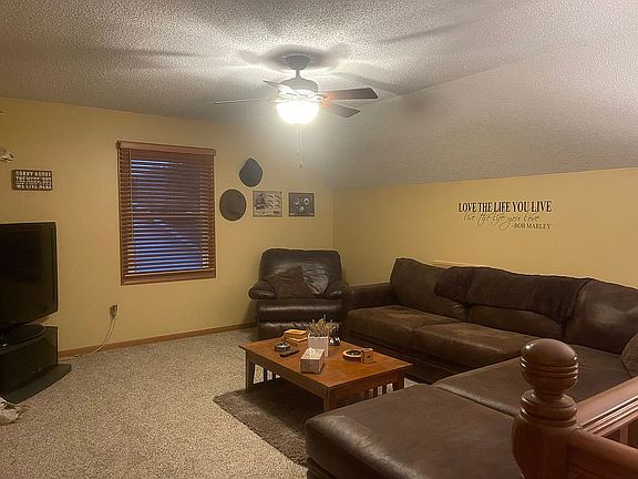 2nd image of 432 NW Chateau Dr