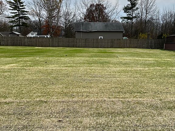 Spacious open back yard
* Grass mowing is included at no additional costs *