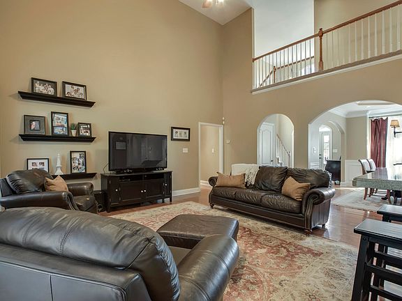 5th image of 1301 Paxton Dr