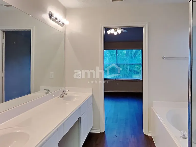 7015 Atasca Creek Dr — Photo 11