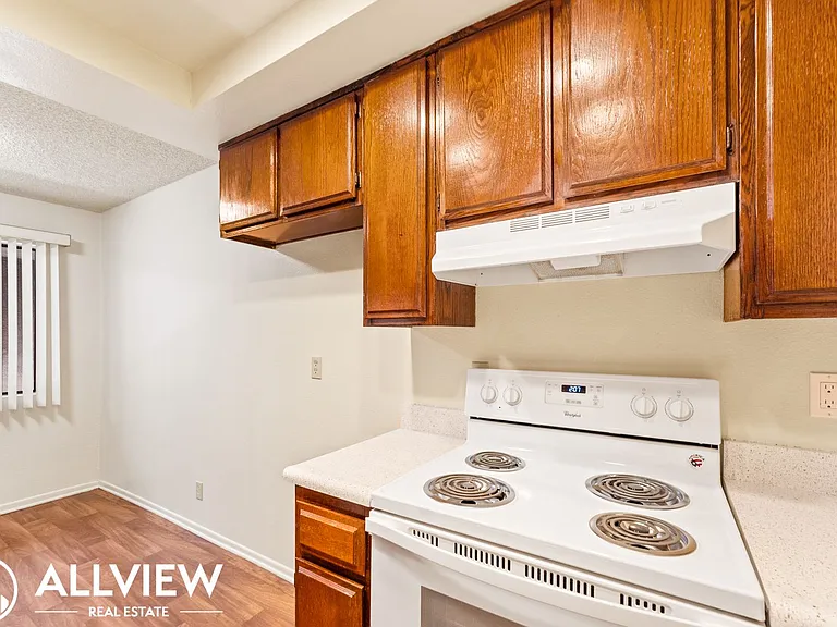 202 East 16th Street — Photo 7