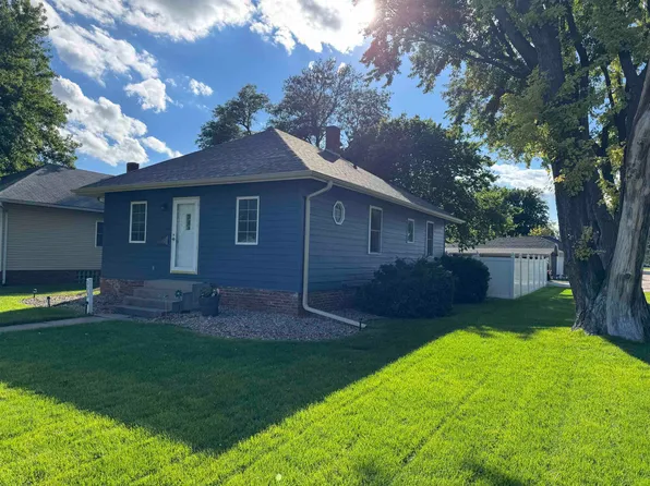 923 Blaine St, Holdrege, NE 68949