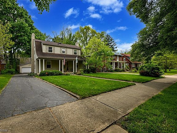 3rd image of 1390 Delia Ave