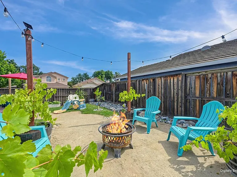 201 Stavros Ct — Photo 18
