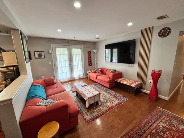 4167 S Four Mile Run Dr Unit 301, Arlington, VA 22204