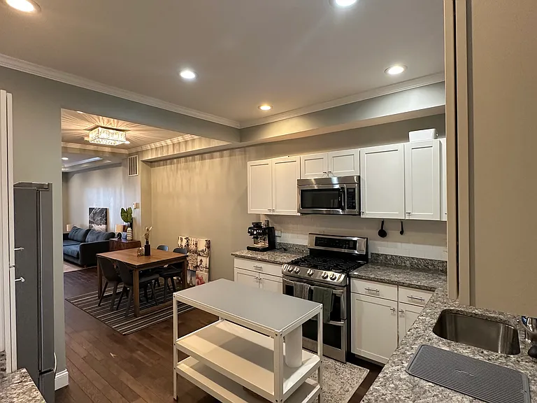 128 N East Ave — Photo 11
