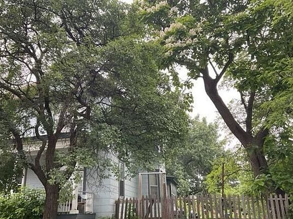 2nd image of 445 Minnehaha Ave E
