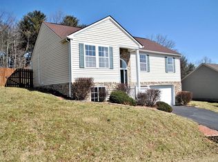 1495 Sherwood Dr, Christiansburg, VA 24073