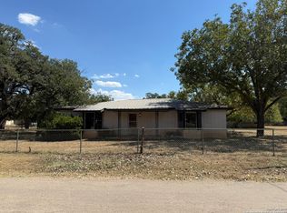 356 Dallas, Bandera, TX 78003
