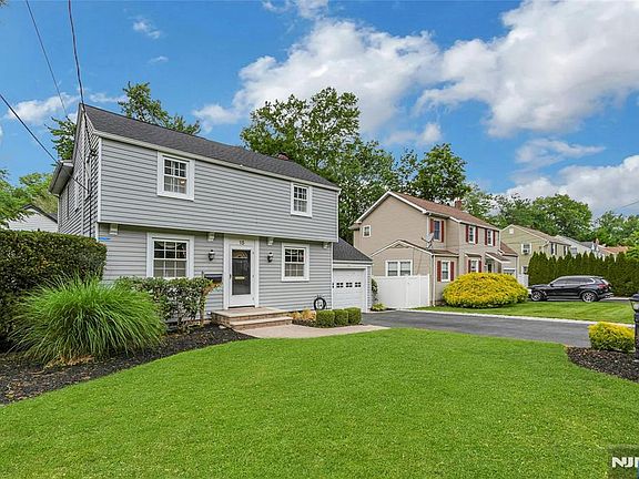 2nd image of 15 Colonial Rd