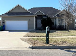 4207 SW Cambridge Ave, Topeka, KS 66610