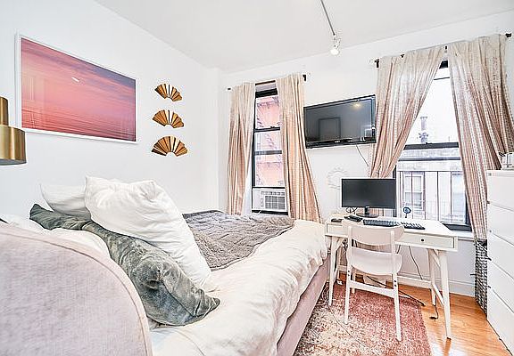 3rd image of 172 Mulberry St APT 20