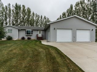 1519 Meadowlark Ct, Thief River Falls, MN 56701
