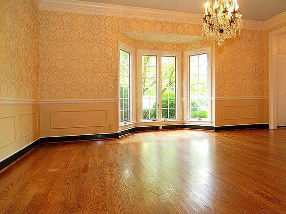 Dining Room great for Entertaining
