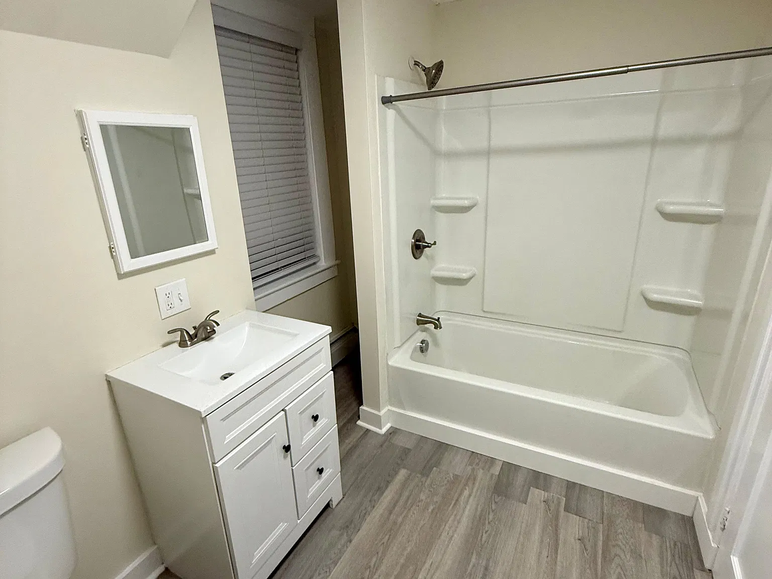3 bed, $2,400 — Photo 4