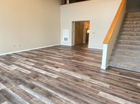 Victoria Riverside Townhouse Lofts