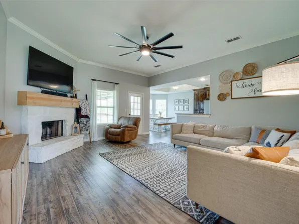 552 Laurel Dr, Wills Point, TX 75169