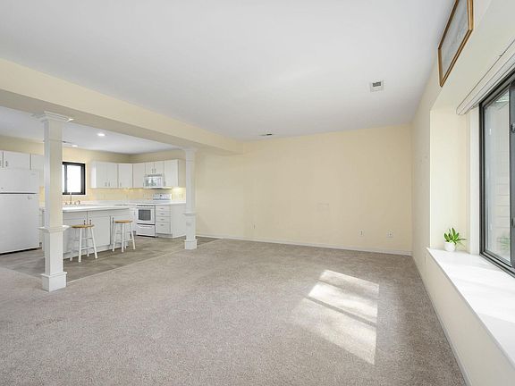 5th image of 1294 Millpond Rd