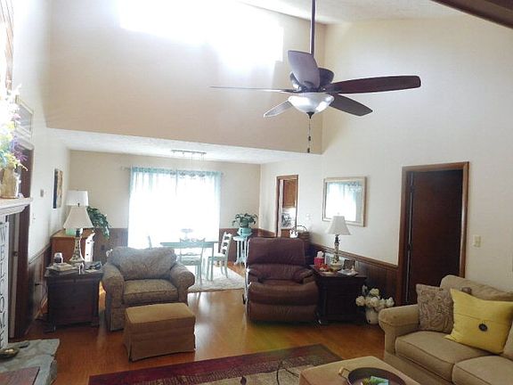 3rd image of 11901 Cypress Dr