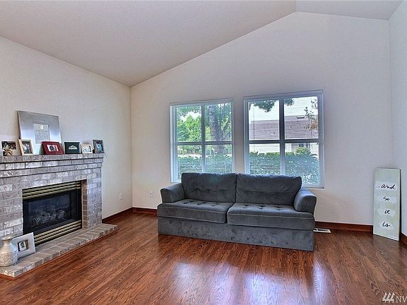 3rd image of 4205 Beaumont Ln SE