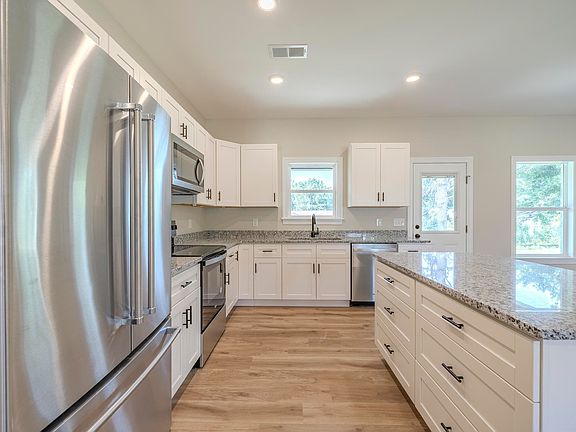 2nd image of 225 Chariot Ln