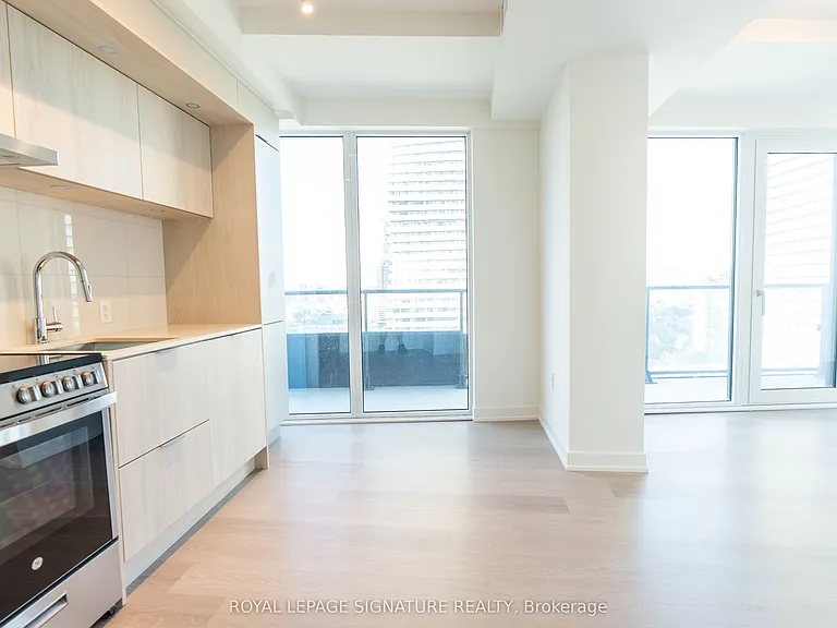 448 Burnhamthorpe Rd W #1807 — Photo 6