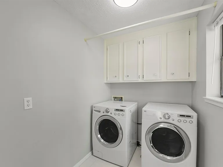 21323 Park Bluff Dr — Photo 44
