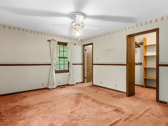 4th image of 421 Oakbrook Dr