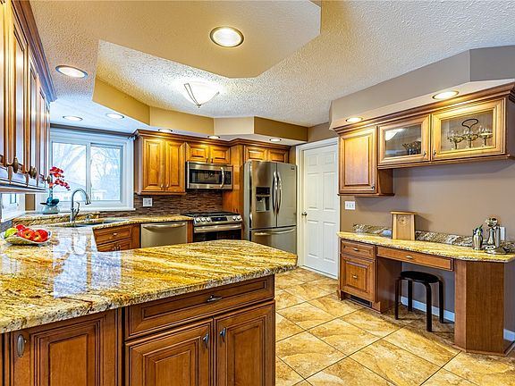 3rd image of 59 Angelus Dr