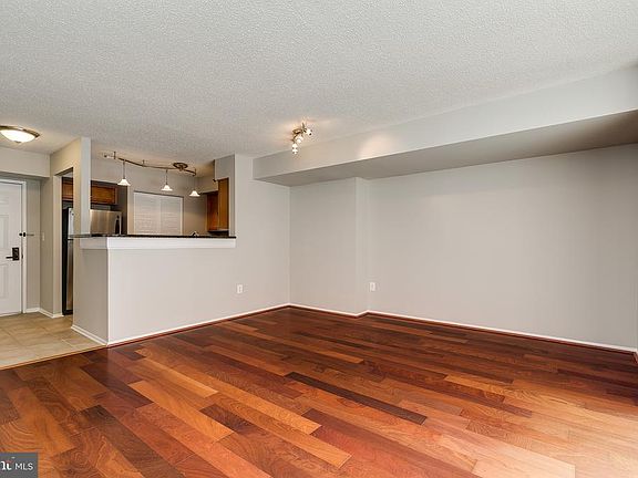 5th image of 1001 N Vermont St APT 509
