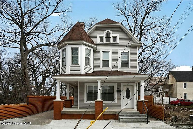 4th image of 701 Vale Place