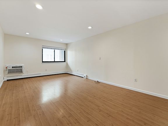 3rd image of 7117 Park Ave APT A4