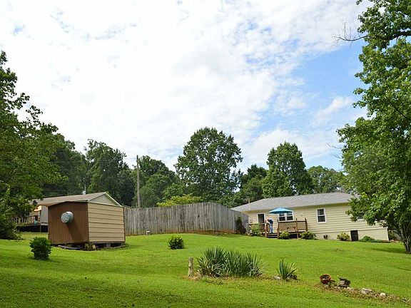 4th image of 223 Johnston Cir NE