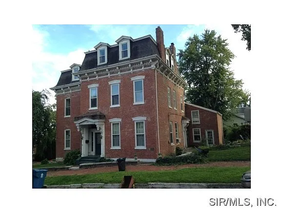 505 Bond St photo 1