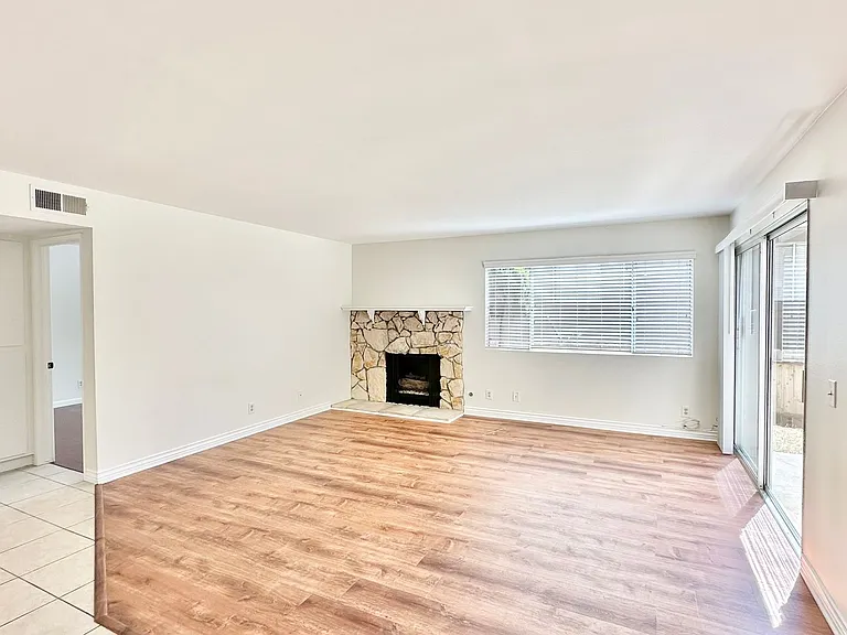 309 Ivy Ter — Photo 4