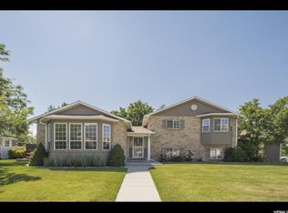 9242 S Falcon Cir, Sandy, UT 84093