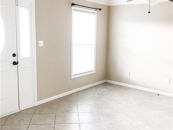 3rd image of 505 Leawood Cir