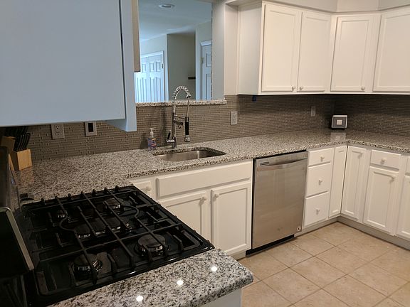 3rd image of 914 15th Ave S