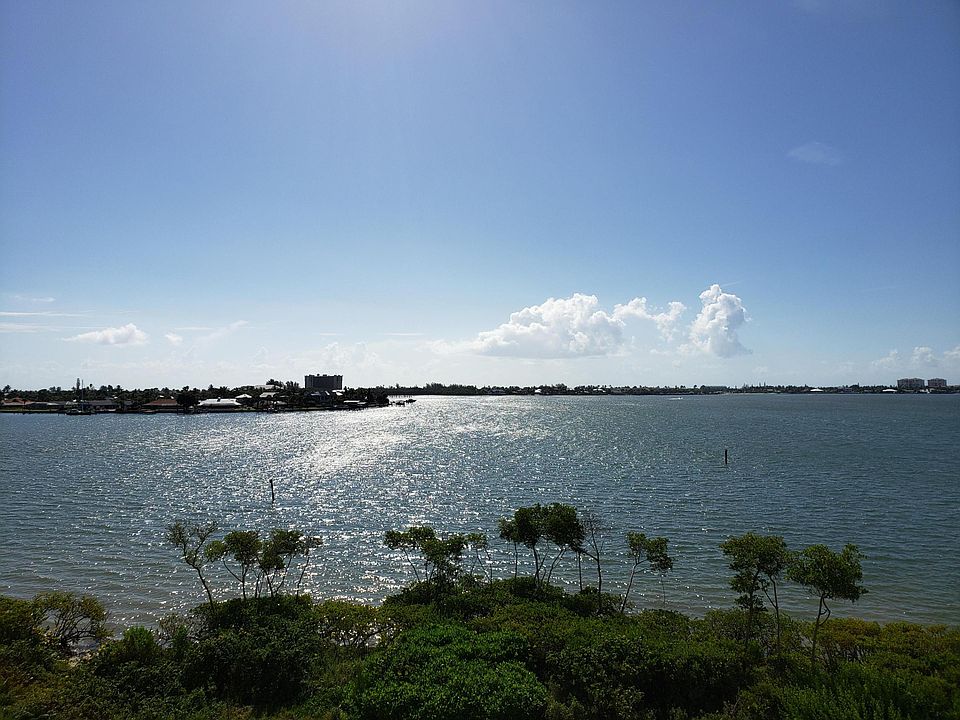 1st image of 21 Harbour Isle Drive W #Ph03