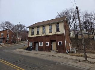 609-611 University Ave, Dubuque, IA 52001