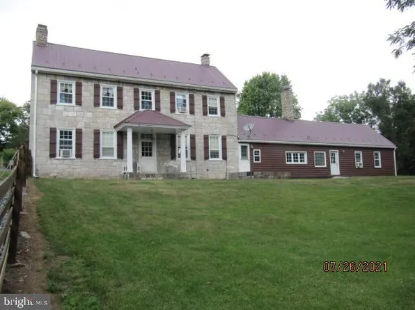 6777 Dumeny Rd, Greencastle, PA 17225