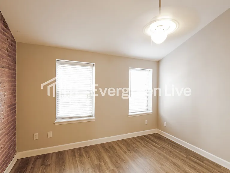 512 S Port St — Photo 14