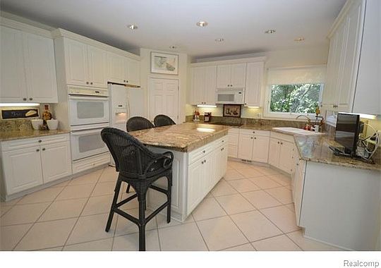 2nd image of 7470 Autumn Hill Dr