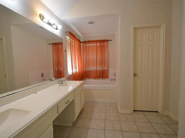 13802 Rosebranch Ct — Photo 10
