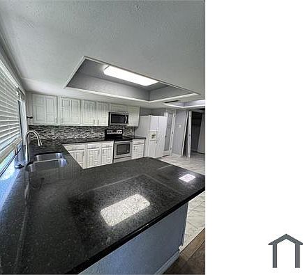 2nd image of 4133 Hawthorn Ln
