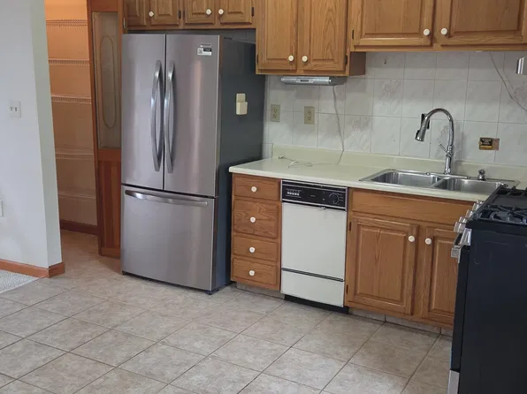18 Pitman St #1, Fall River, MA 02723