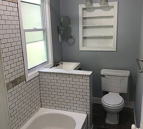 Full Bathroom