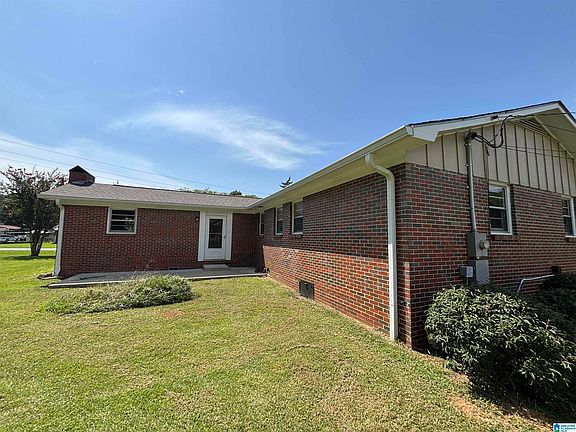 3rd image of 220 Patricia Rd