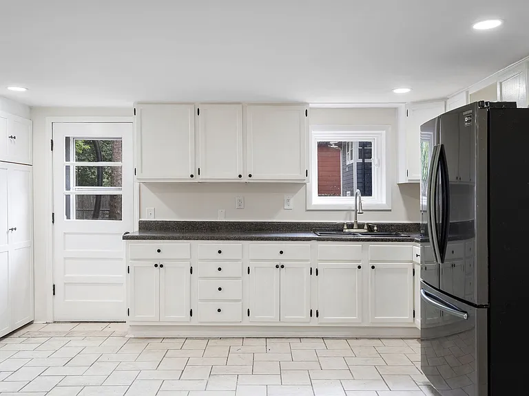 1036 Seymour Ave #B — Photo 15