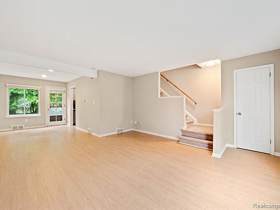 3rd image of 1037 N Old Woodward Ave